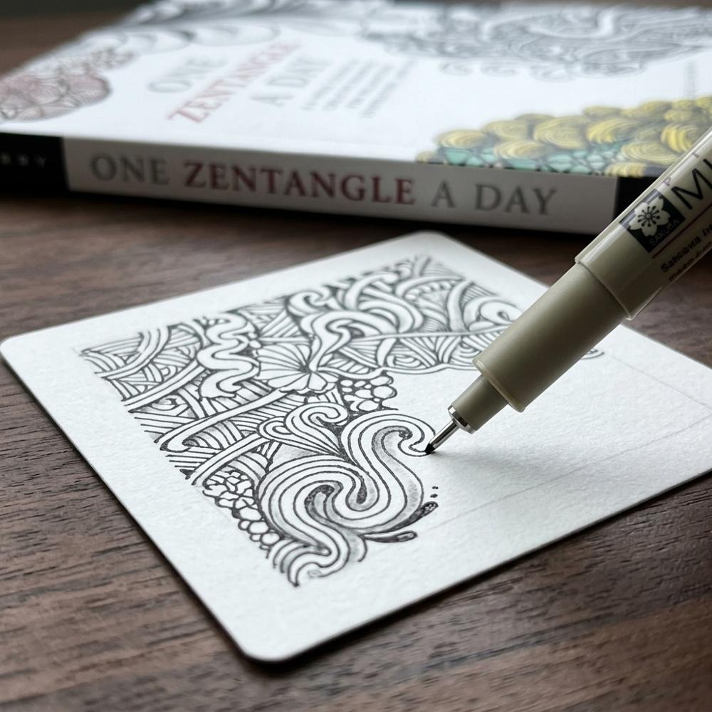 Tag-für-Tag-Einsteigerkurs als Buch mit Tangle-Mustern und Techniken