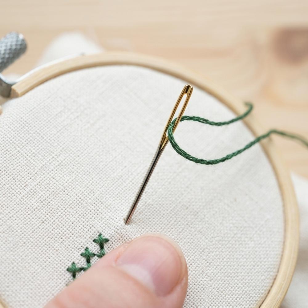 Clover Broderinåle med Guldøje, Størrelser 3/9