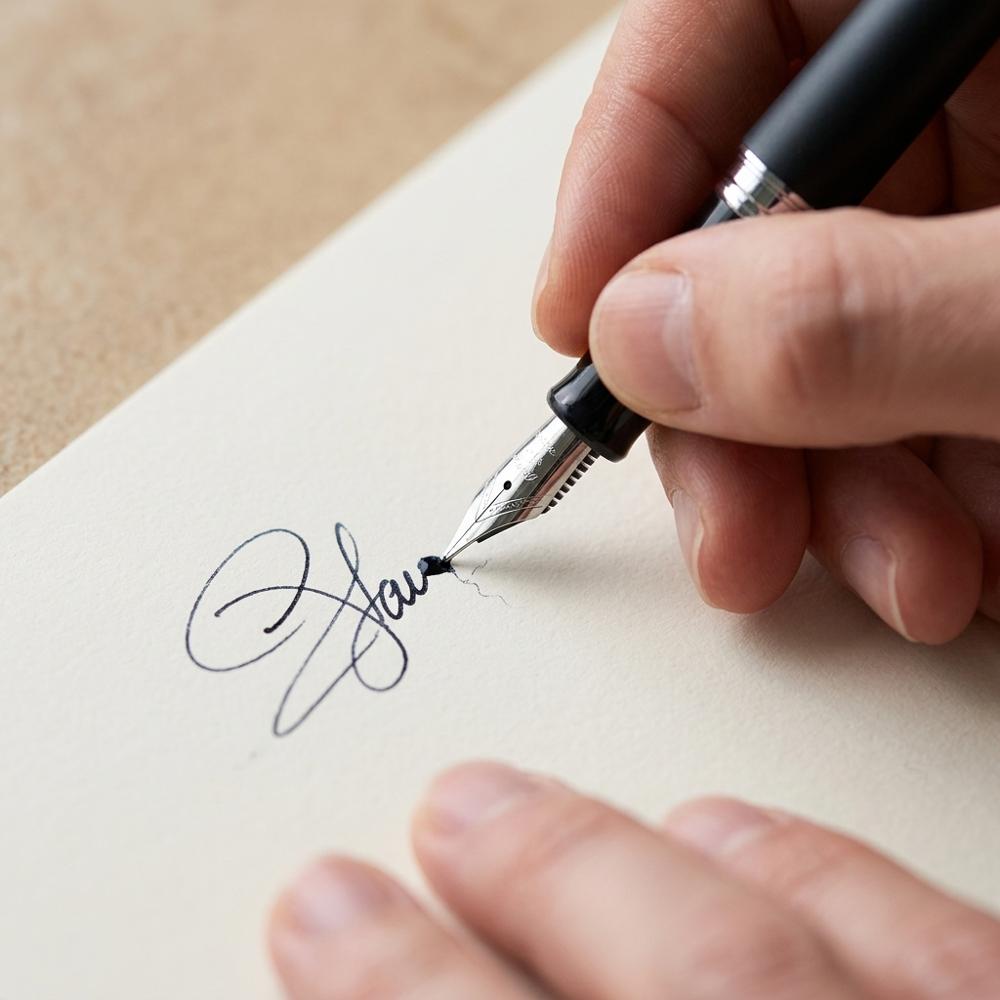 Stub-nib fountain pen for line variation