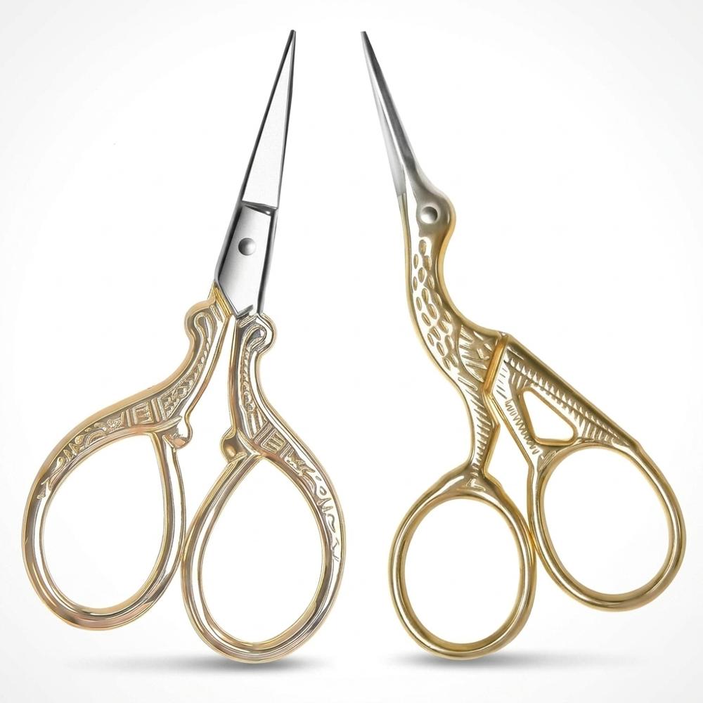 Small sharp scissors for clean yarn cuts